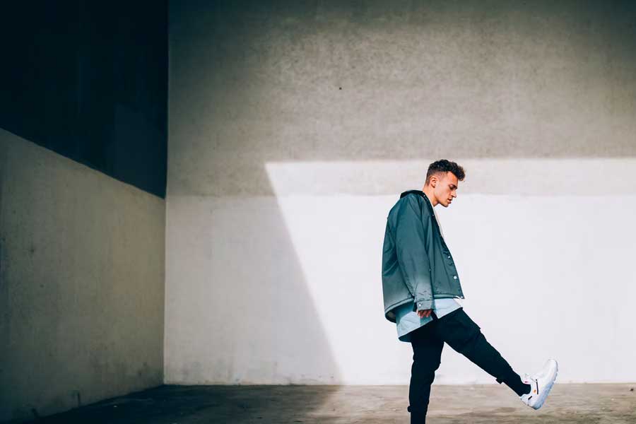 How to wear white sneakers in the right way Image Blog01